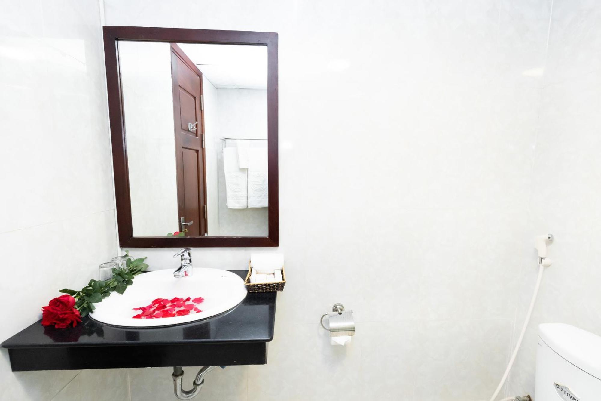 Golden Quang Tri Hotel Dong Ha Екстериор снимка